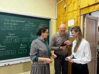 Сегодня в нашей школе, как и по всей стране, проводится итоговое сочинение в 11 классе