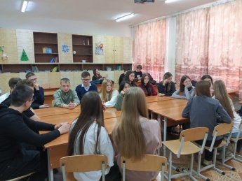 Турнир по праву с учениками 9В класса