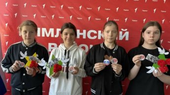 Сердце к сердцу: девочки 5 «Б» создали памятные значки для защитников