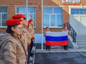 Традиционная церемония спуска флага